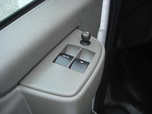 Used 2021 Chevrolet Express 2500 RWD image 33