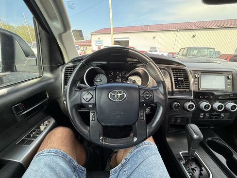 Used 2018 Toyota Sequoia TRD Sport AWD/4WD image 14