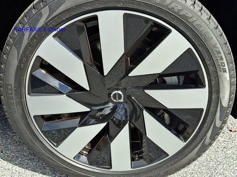 Certified 2025 Volvo XC90 T8 Plus w/ Protection Package Premier AWD/4WD image 9