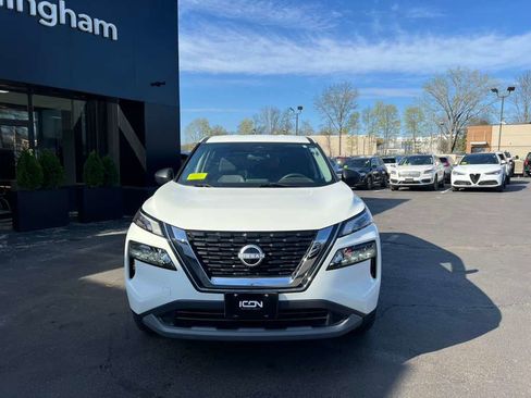 Used 2022 Nissan Rogue S image 2