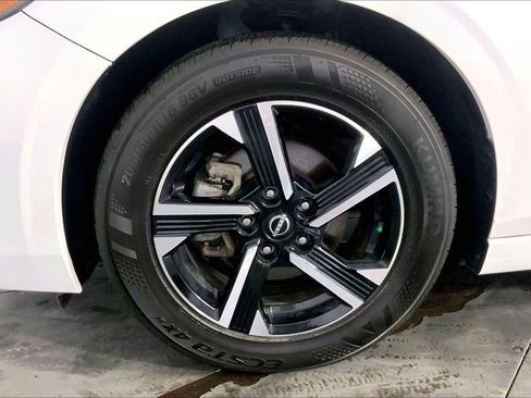 Used 2025 Nissan Sentra SV FWD image 9