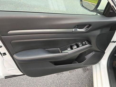 Used 2023 Nissan Altima 2.5 SV FWD image 16