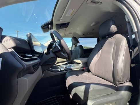New 2026 Kia Carnival EX FWD image 16