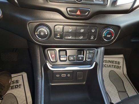 Used 2020 GMC Terrain SLE FWD image 15