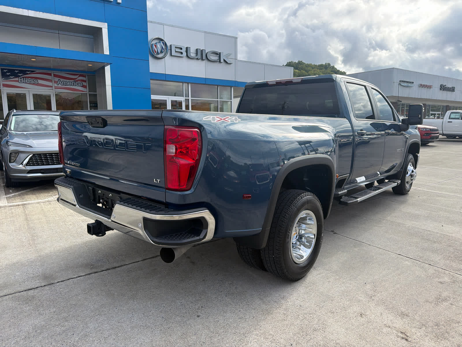 Used 2026 Chevrolet Silverado 3500 LT w/ All Star Edition AWD/4WD image 7