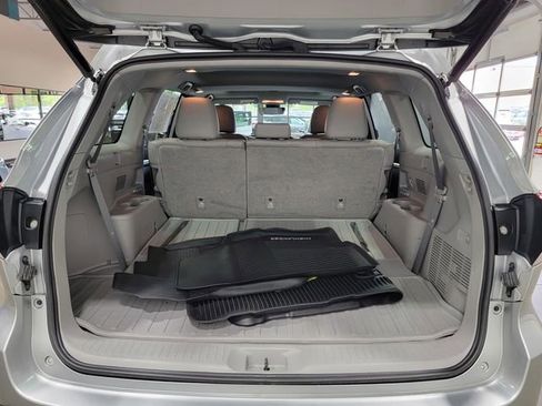 Used 2019 Toyota Highlander XLE AWD/4WD image 35