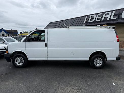 Used 2021 Chevrolet Express 3500 Extended w/ Driver Convenience Package RWD image 8