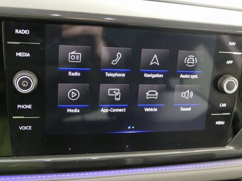 Used 2024 Volkswagen Taos SEL image 16