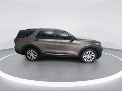 Used 2021 Ford Explorer Limited w/ Equipment Group 301A AWD/4WD image 2