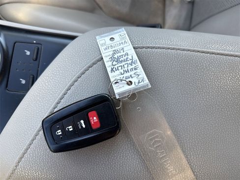 Used 2019 Toyota Camry XSE image 17