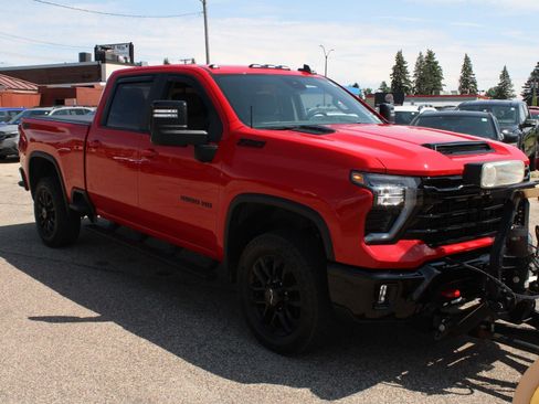 Used 2025 Chevrolet Silverado 3500 LT w/ Trail Boss Package AWD/4WD image 4