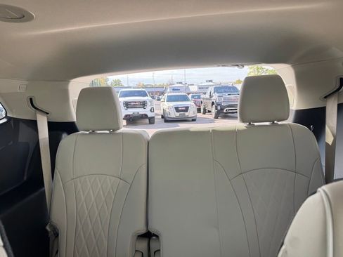 Used 2023 Buick Enclave Avenir w/ Avenir Technology Package image 30