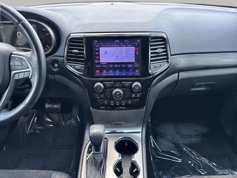 Used 2019 Jeep Grand Cherokee Altitude RWD image 15