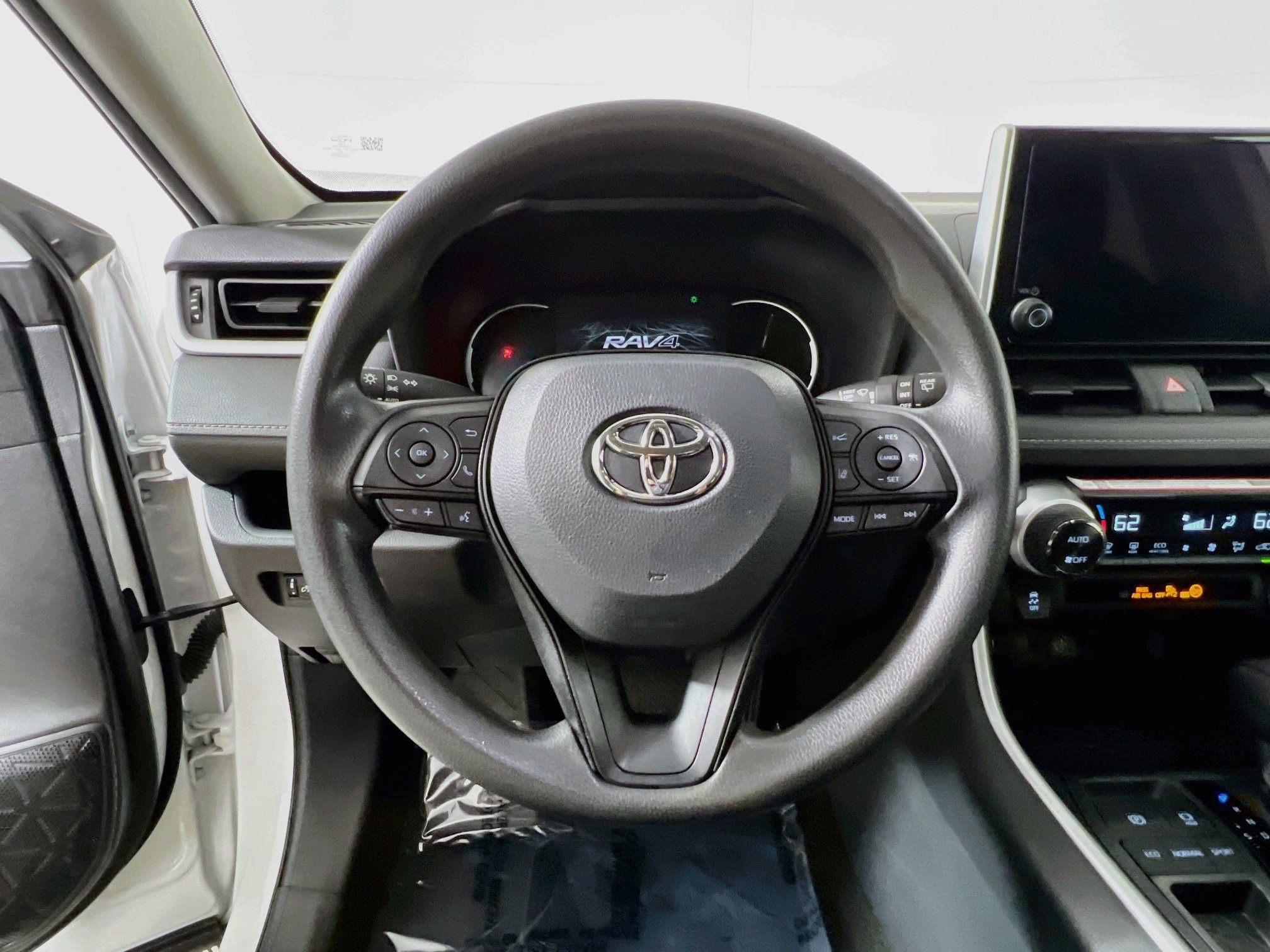 Used 2025 Toyota RAV4 XLE FWD image 18