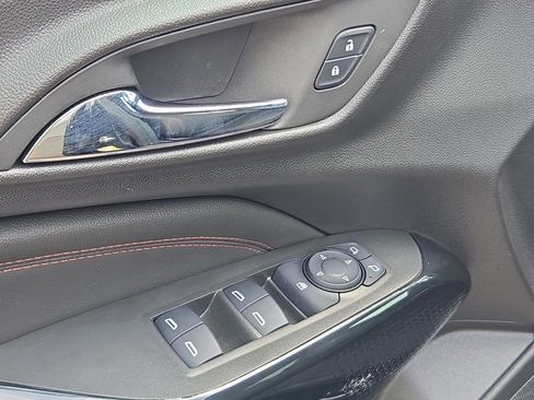 Used 2025 Chevrolet Trax RS w/ Sunroof Package image 34