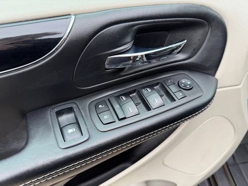 Used 2019 Dodge Grand Caravan SXT FWD image 10
