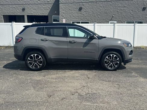 Used 2023 Jeep Compass Limited AWD/4WD image 2