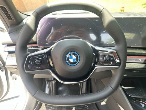 Used 2026 BMW i5 eDrive40 w/ Premium Package AWD/4WD image 17