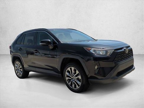 Used 2019 Toyota RAV4 XLE Premium FWD image 3