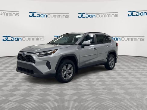 Used 2022 Toyota RAV4 XLE AWD/4WD image 4
