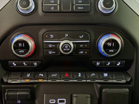 Used 2020 GMC Sierra 2500 SLT w/ Technology Package image 18