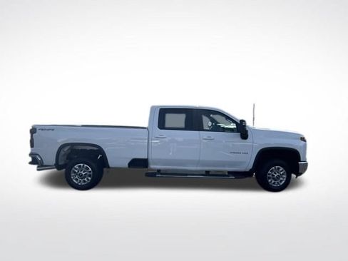 Used 2024 Chevrolet Silverado 2500 LT AWD/4WD image 6