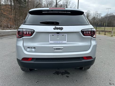 New 2026 Jeep Compass Latitude w/ Sun and Sound Group AWD/4WD image 5