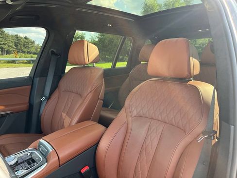 Used 2025 BMW X7 M60i AWD/4WD image 18