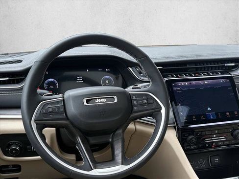 Used 2023 Jeep Grand Cherokee L Limited image 11