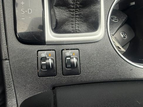 Used 2017 Toyota Highlander XLE w/ Carpet Mat Package AWD/4WD image 22