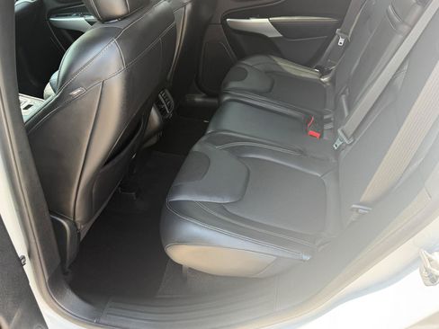Used 2018 Jeep Cherokee Latitude Plus FWD image 23