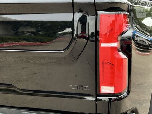 Used 2025 Chevrolet Silverado 2500 LTZ w/ LTZ Plus Package AWD/4WD image 8