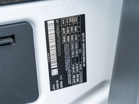 Used 2025 Mercedes-Benz Sprinter 2500 image 10