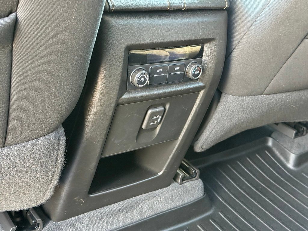 Used 2021 Chevrolet Traverse LT AWD/4WD image 24