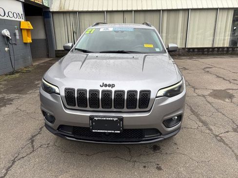 Used 2021 Jeep Cherokee Latitude Plus AWD/4WD image 4