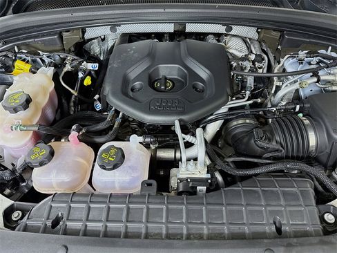 Used 2023 Jeep Grand Cherokee 4WD 4xe image 36