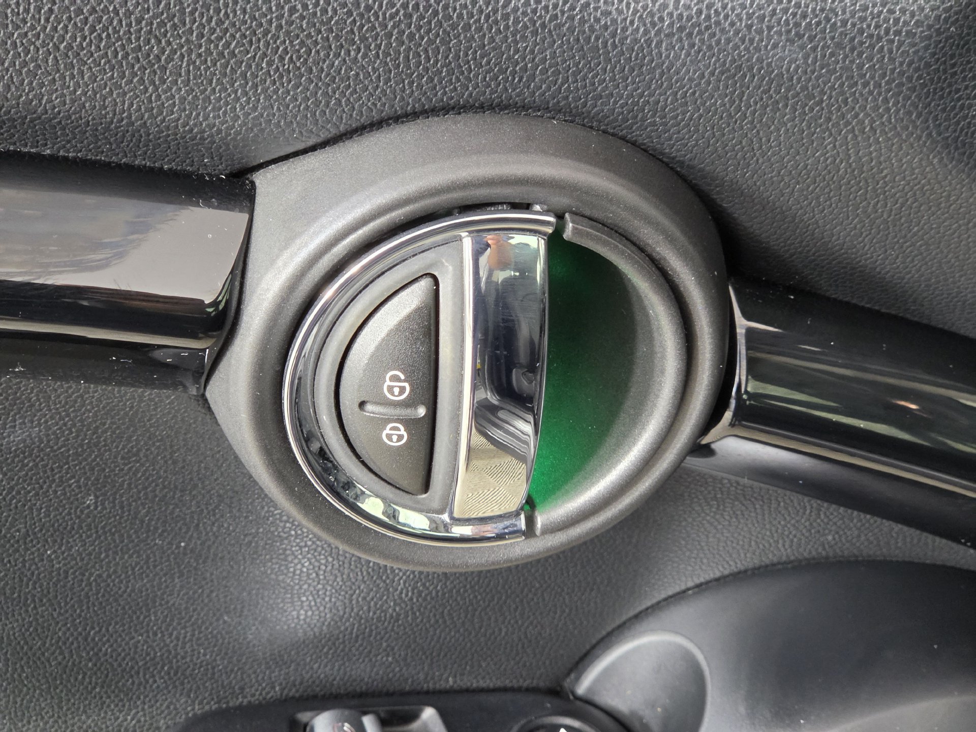 Used 2016 MINI Cooper 2-Door Hardtop FWD image 6