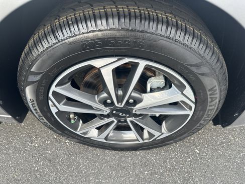 Used 2024 Kia Forte LXS w/ LXS Technology Package FWD image 30