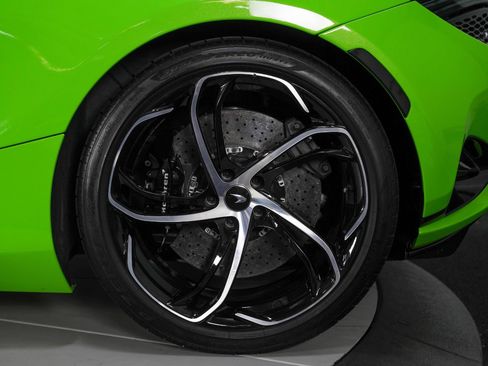 Used 2024 McLaren 750S Spider RWD image 18