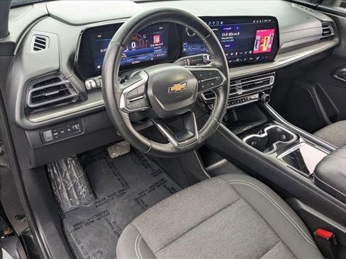 Used 2024 Chevrolet Traverse LT image 10