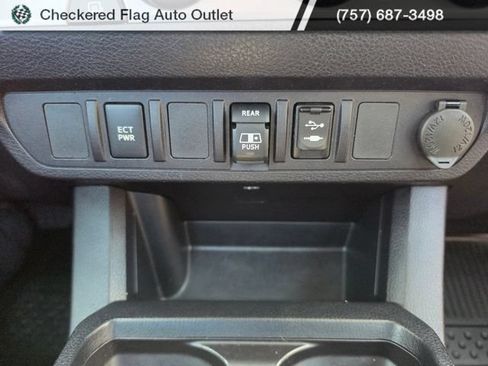 Used 2018 Toyota Tacoma SR5 RWD image 25