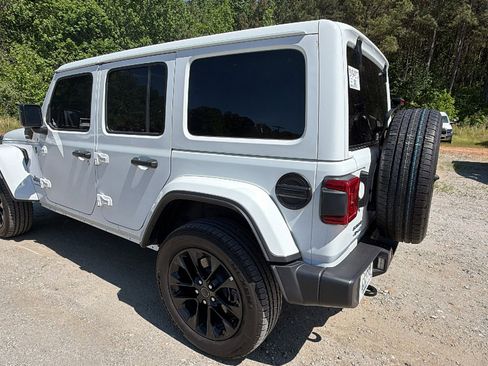 Used 2025 Jeep Wrangler Unlimited Sahara w/ Safety Group AWD/4WD image 10
