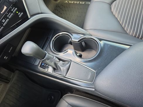 Used 2018 Toyota Camry SE image 24