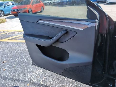 Used 2024 Tesla Model Y Performance image 19