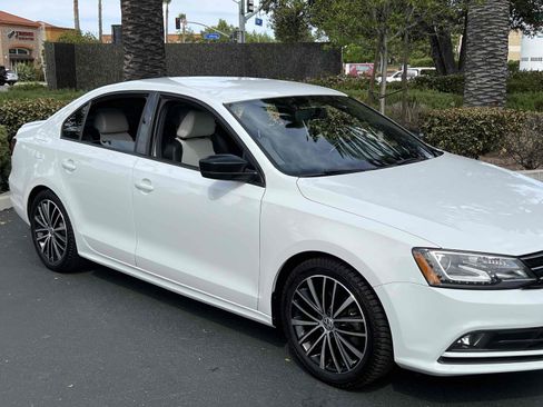 Used 2016 Volkswagen Jetta Sport w/ Lighting Package image 27