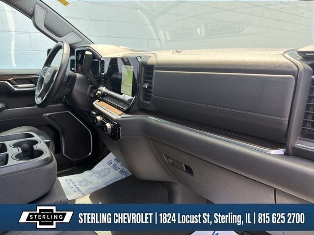 Used 2025 Chevrolet Silverado 1500 LT AWD/4WD image 11