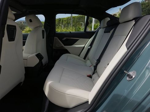 New 2026 BMW 550e xDrive image 8