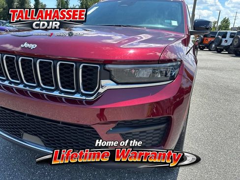 Used 2024 Jeep Grand Cherokee Laredo X w/ Trailer Tow Package AWD/4WD image 11