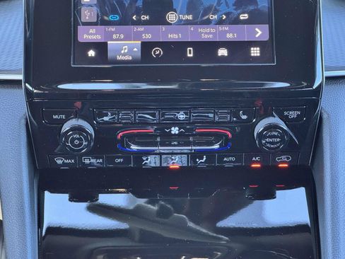 New 2025 Jeep Grand Cherokee Laredo w/ Luxury Tech Group I AWD/4WD image 5