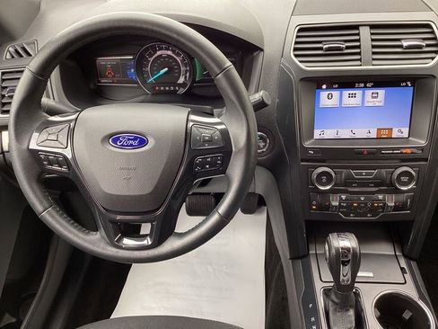 Used 2018 Ford Explorer XLT w/ Equipment Group 201A AWD/4WD image 20